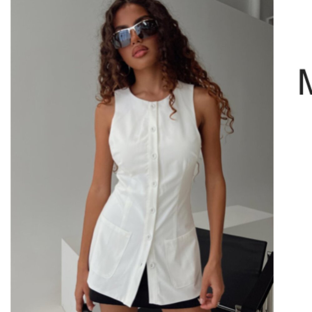 NWT Princess Polly Mystick Vest Top – White | Size 4 | Tailored & On-Trend 🤍
